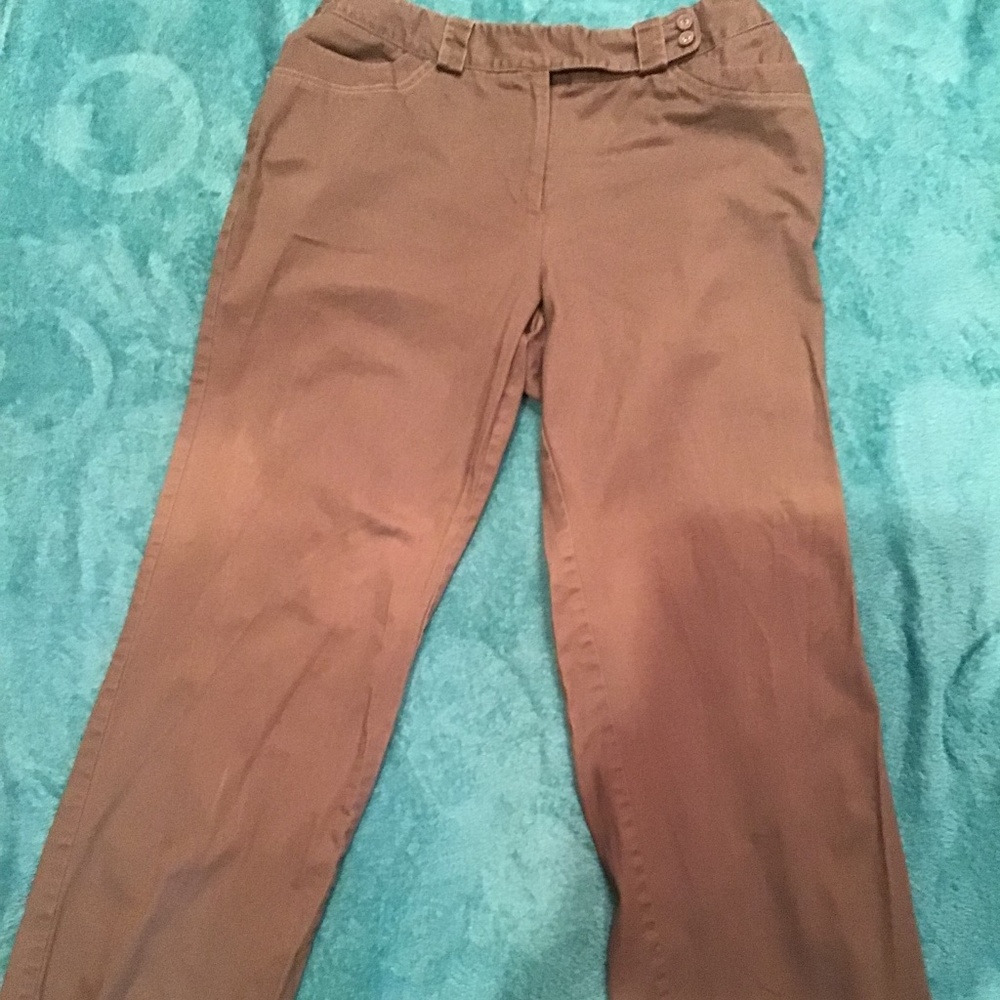 💚3/$25 Coast to Coast size 10 olive green khaki pants green tab and buttons